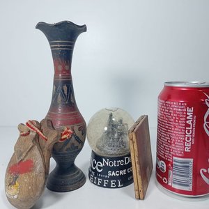 Florero Metálico, Polvera Dorada, Castañuelas y Bola Nieve París - imagen 4