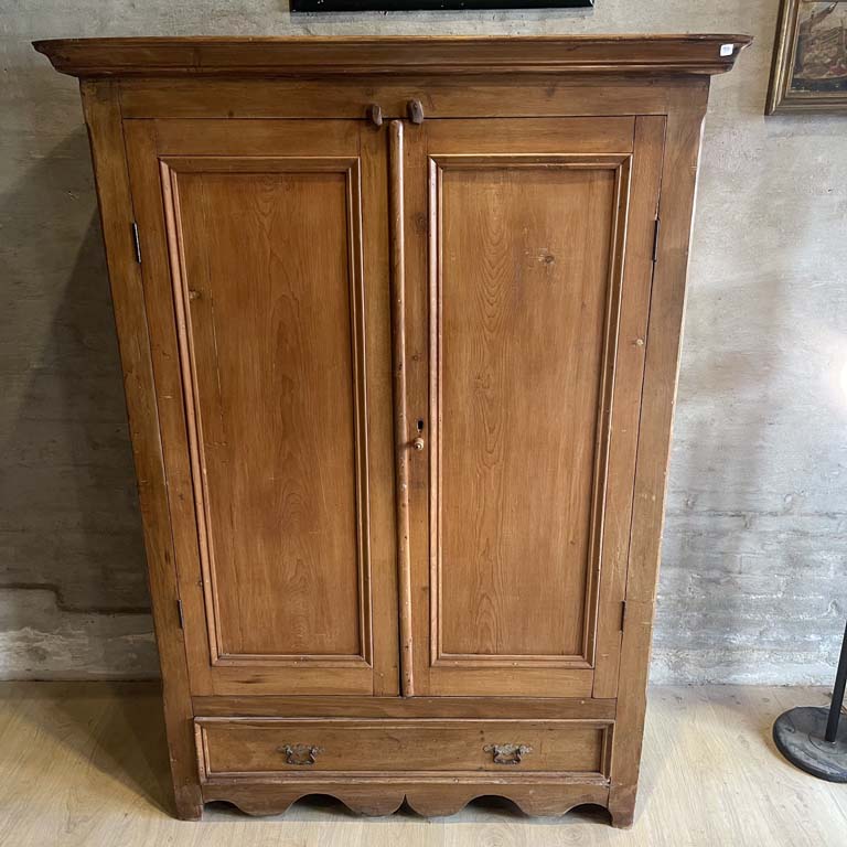 Lote siguiente: Ropero alacena rustica en pino blanco de excelente calidad