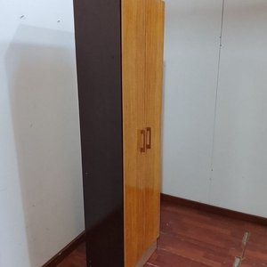 Placard de Dormitorio con Puertas Madera Clara y Laterales Oscuros - imagen 2