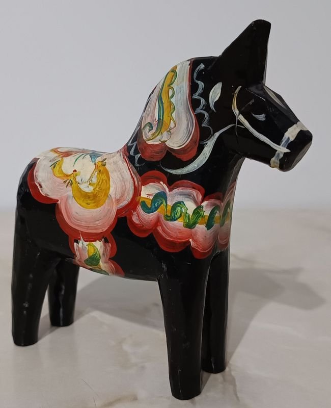 Caballo de Dala (Dalahäst) negro, pintado a mano. Origen SUECIA. Super coleccionable - imagen 2