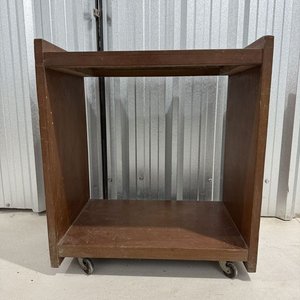 Lote anterior: Mueble Auxiliar de Madera con Ruedas y Dos Estantes