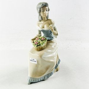 Lote anterior: Figura de Porcelana Española Dama con Canasta de Flores - 24 cm
