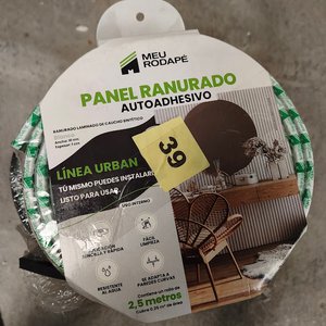 Lote siguiente: Rollos de Panel Ranurado Autoadhesivo Meu Rodapé Línea Urban Oscuro