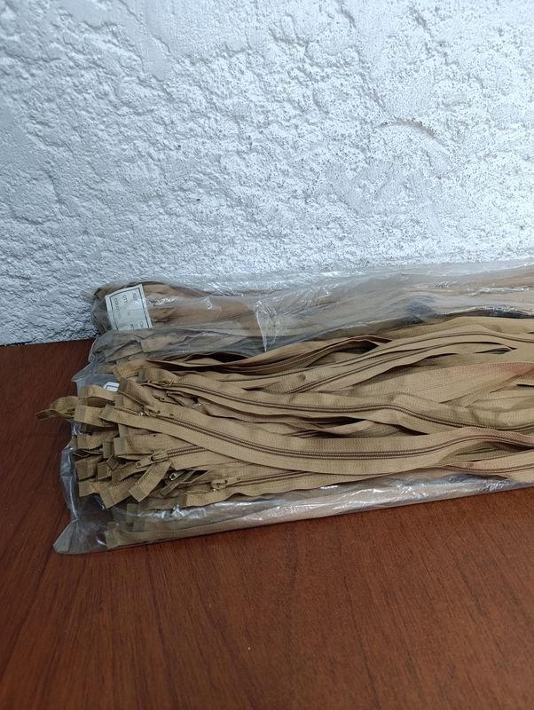 Zippers de plástico en buen estado - imagen 2