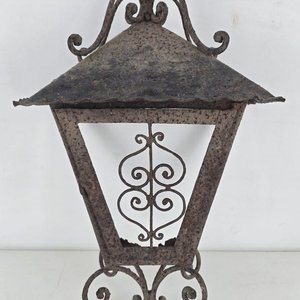 Antiguo Farol de Pared en Hierro Forjado con Detalles Ornamentales - imagen 2