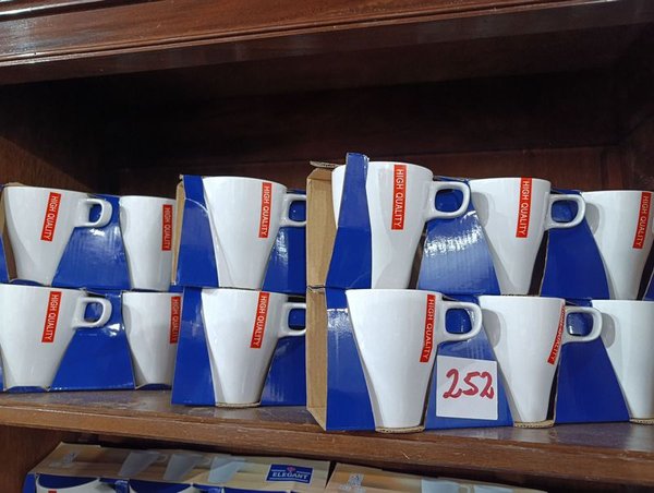 Juego de 12 Tazas Blancas "High Quality" Elegantes