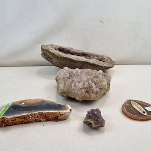Lote anterior: Colección de 5 Geodas, Drusas y Ágatas con Amatista Natural