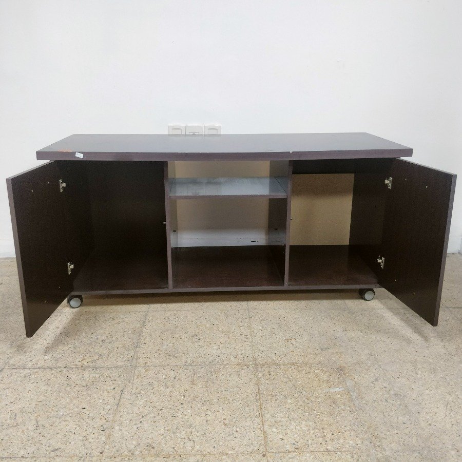 Rack en MDF con dos puertas y compartimentos interiores - imagen 4