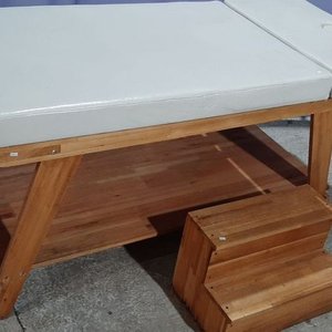 Camilla de Masaje con Escalera y Almohadilla - Cuero Ecológico Blanco y Madera - imagen 3