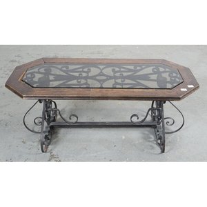 Lote siguiente: Mesa de Living Octogonal con Pata de Hierro y Centro Vidriado