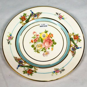 Plato de Porcelana Inglesa Myott Floral con Pavos Reales y Borde Dorado - imagen 3