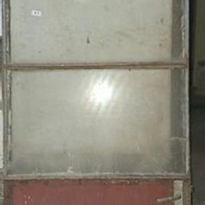 Hoja de Puerta de Chapa con Vidrios y Marco de Ventana de Hierro - imagen 2