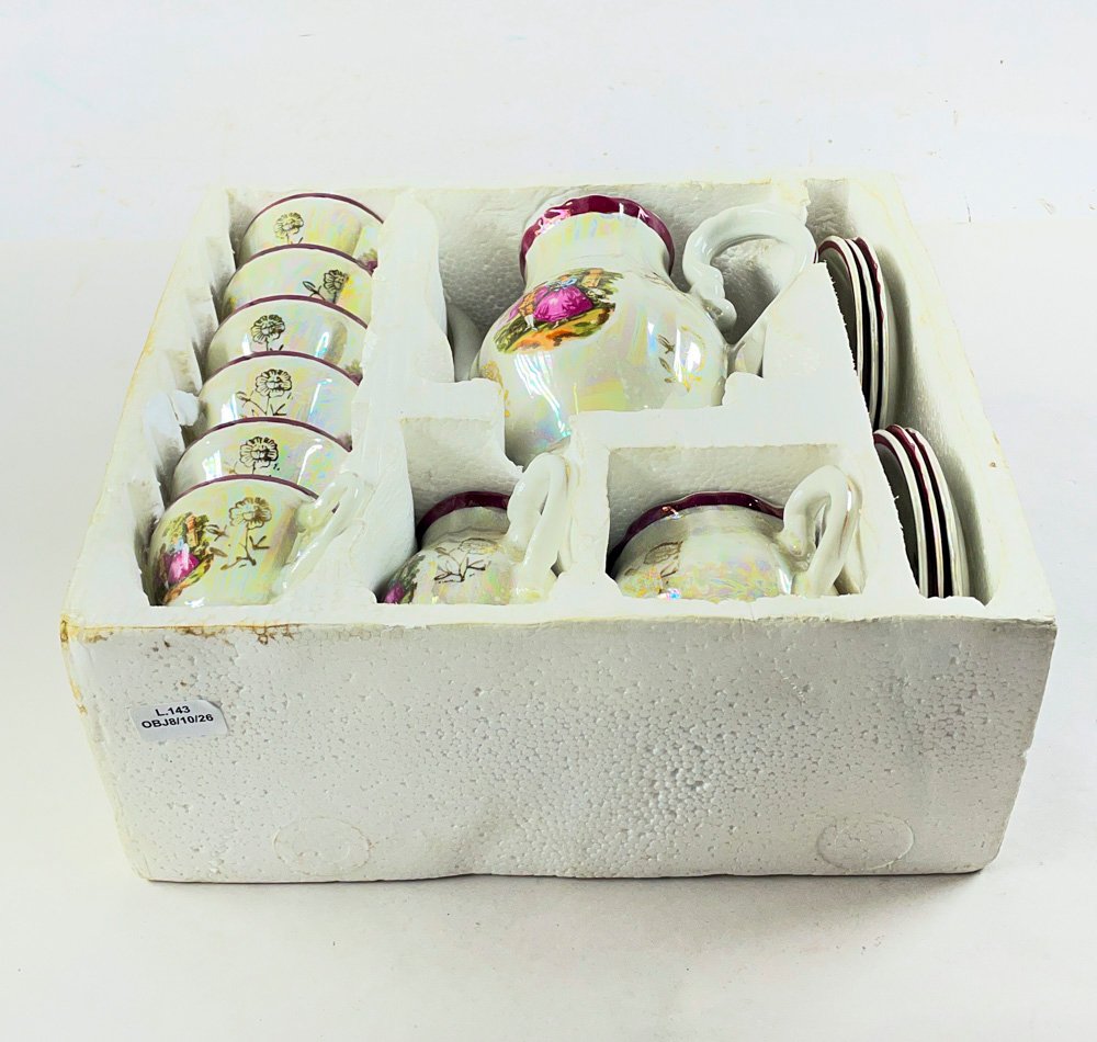 Quince piezas en porcelana para cafe escena romántica