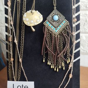 Lote anterior: Lote de 7 Collares Estilo Vintage: Hongo y Cadenas Doradas