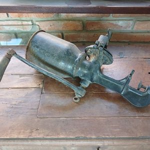 Lote anterior: Moledora de Granos Antigua de Hierro Fundido, Origen Alemán