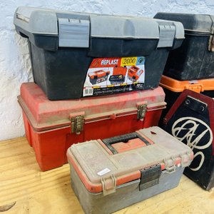 Lote #063 – Seis cajas porta herramientas + tres cajas para herramientas de mano - imagen 2