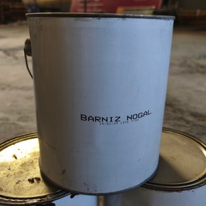 Conjunto de 3 Latas de Barniz Nogal 900ml - imagen 2