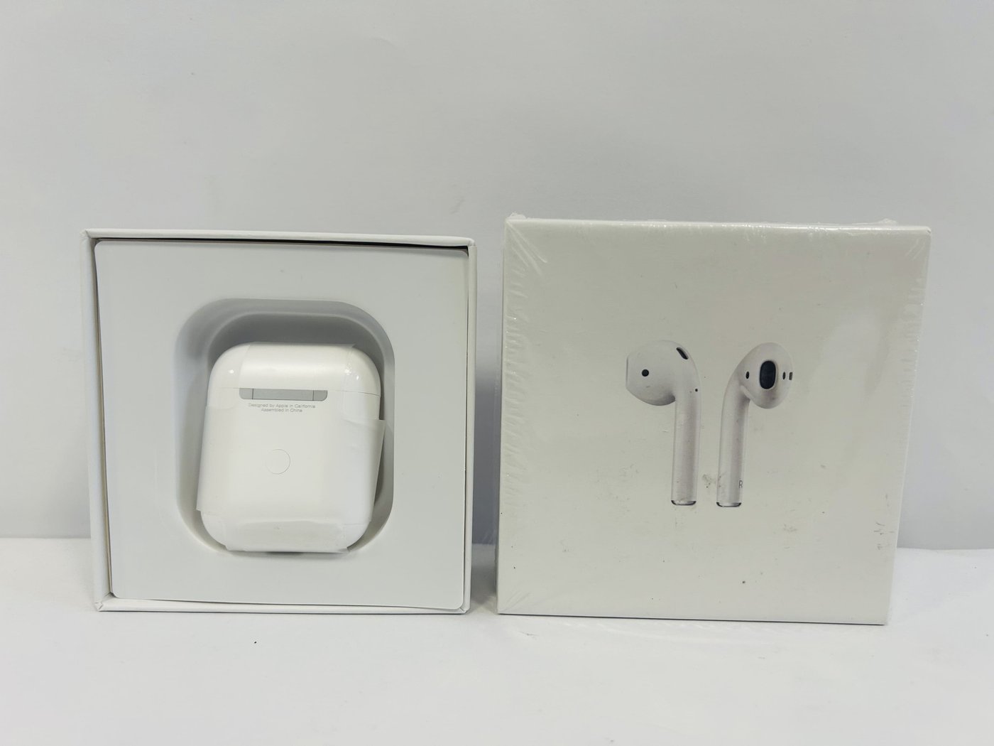 Auriculares Apple AirPods con Estuche de Carga