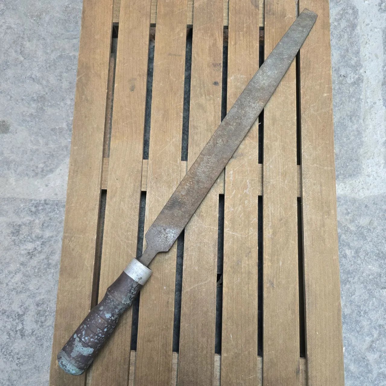 Lote siguiente: Nicholson file knife con cuchilla larga y mango de madera