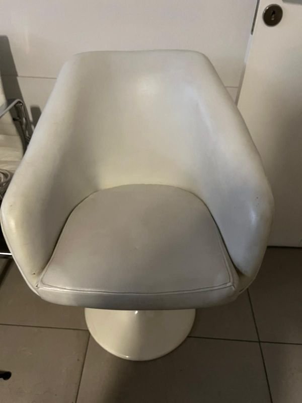 Sillón Giratorio Blanco Estilo Butaca en Simil Cuero