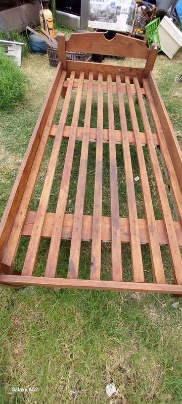 Cama de una plaza en madera antigua - imagen 5