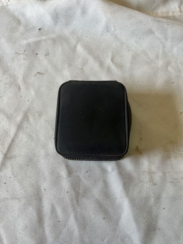 Lote siguiente: Mini radio Spica japonesa con su estuche a la vista