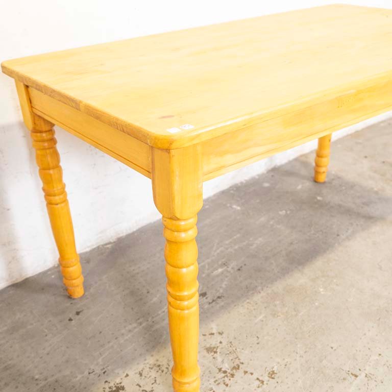 Mesa de comedor de madera de pino con patas torneadas - imagen 2