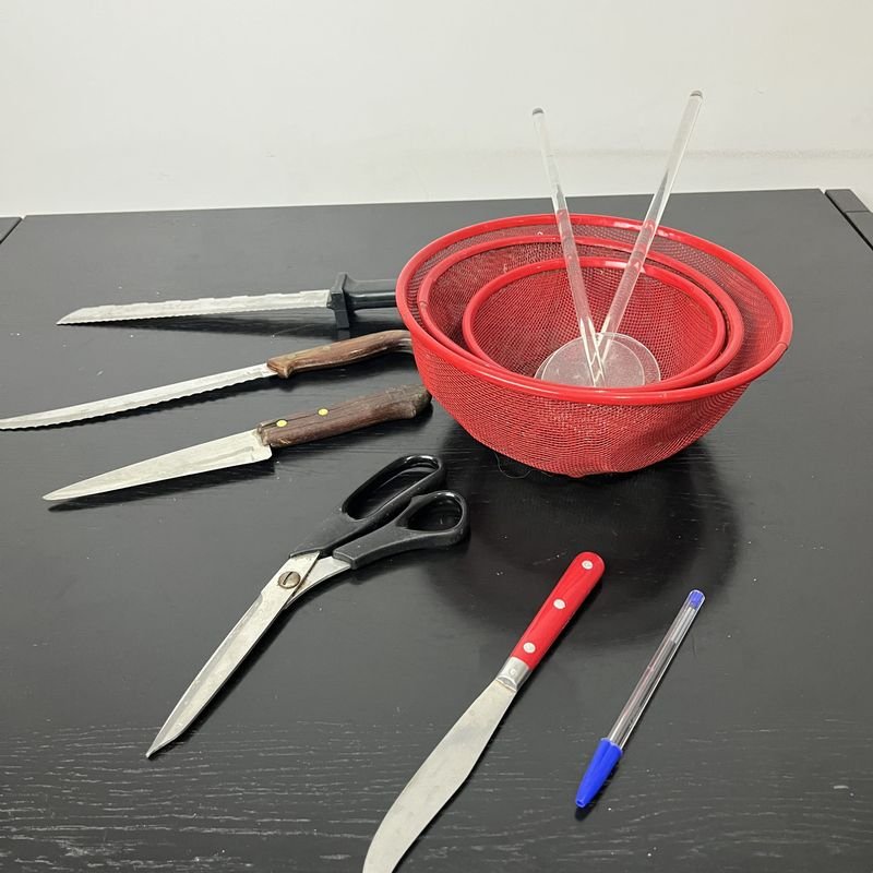Lote anterior: Cernidores de metal, cuchillos y cubiertos para ensalada