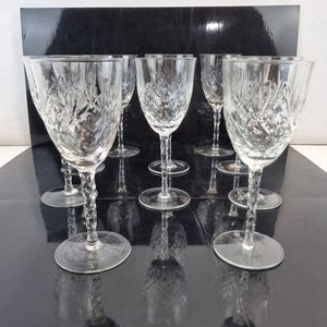 L 275 - 10 Piezas - Importante juego de 10 copas en cristal de diseño tallado con base circular, para agua o vino - imagen 3