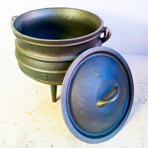 Olla de Hierro Fundido con Tapa y 3 Patas - 5 Litros - imagen 2