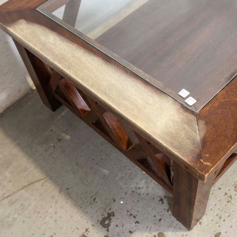 Mesa de living con tapa de vidrio y estante para decorar - imagen 2