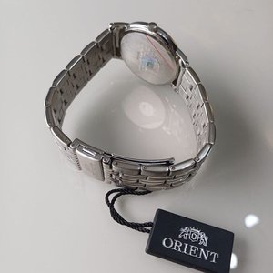 Reloj Orient Cuarzo Acero Inoxidable Esfera Blanca con Fecha - imagen 11