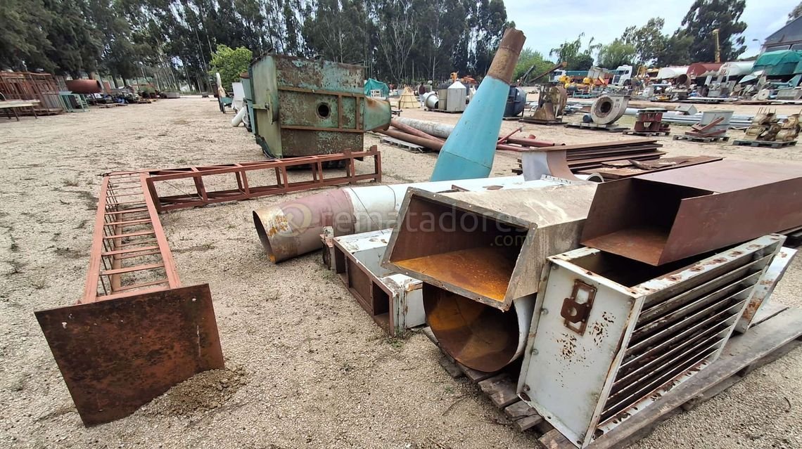 Lote de Maquinaria Industrial y Componentes Metálicos
