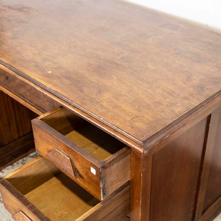 Escritorio de madera con puerta y cinco cajones - imagen 2