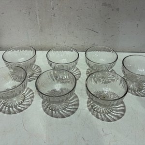 Lote siguiente: 6 Copas de Helado de Vidrio Estriado
