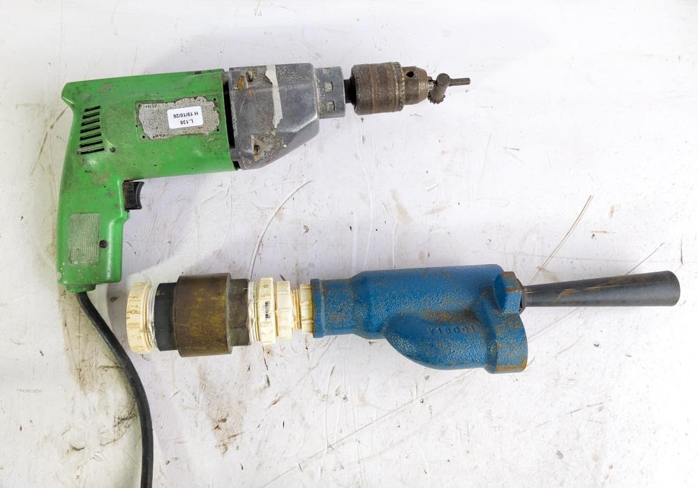 Taladro Hitachi Verde y Inyector para Bomba
