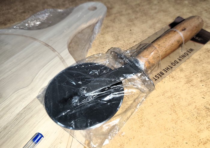 Conjunto de tabla de madera redonda para pizza y cortador - imagen 3