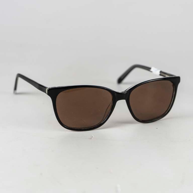 Lote siguiente: Par de lentes de sol DbyD