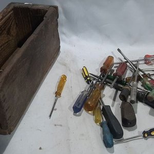 Lote anterior: Cajón de Madera con Set de Destornilladores Varios