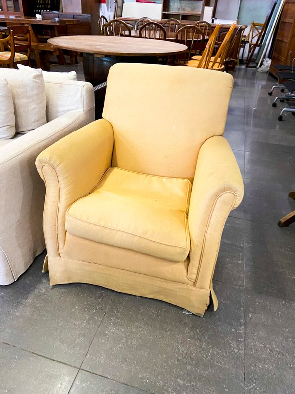 Sofá y Sillón de Tela Color Crudo Estilo Clásico - imagen 1