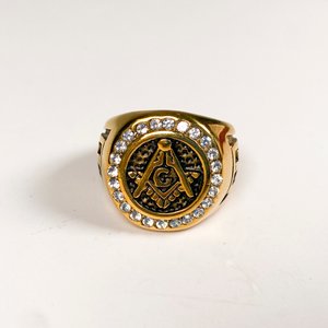 Anillo Caballero Masón Dorado con Circones y Estuche - imagen 3