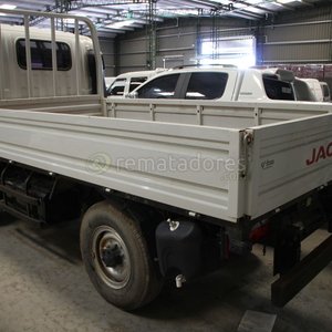 Camión JAC Blanco con Volquete - Ideal para Trabajo - imagen 2