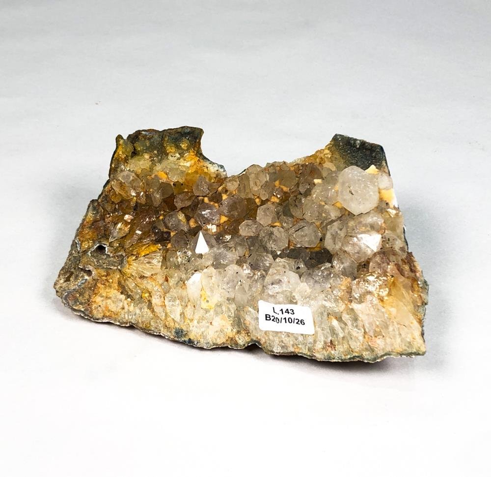 Piedra de Calcita Cristalizada sobre Matriz Natural