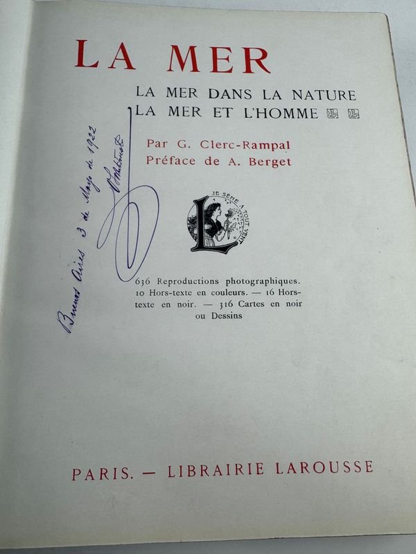 Libro antiguo con manos de plata y firma del autor - imagen 3