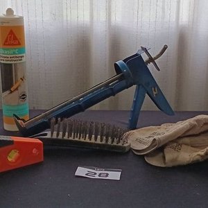 Kit de Construcción: Pistola de Silicona, Nivel, Cepillo y Guantes de Cuero - imagen 1