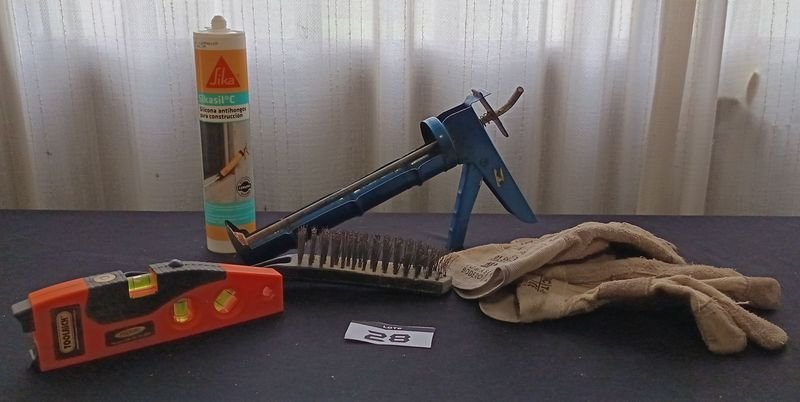 Kit de Construcción: Pistola de Silicona, Nivel, Cepillo y Guantes de Cuero