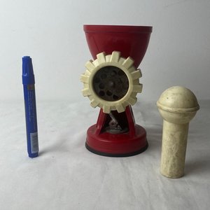 Antigua Máquina para Picar Carne Roja con Manivela - imagen 3