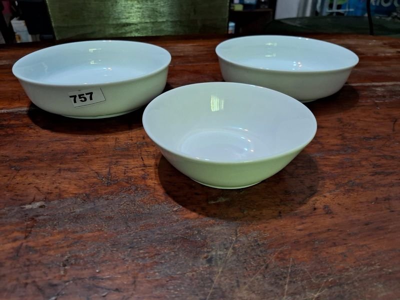 Lote siguiente: Lotes de 3 cuencos de cerámica blanco