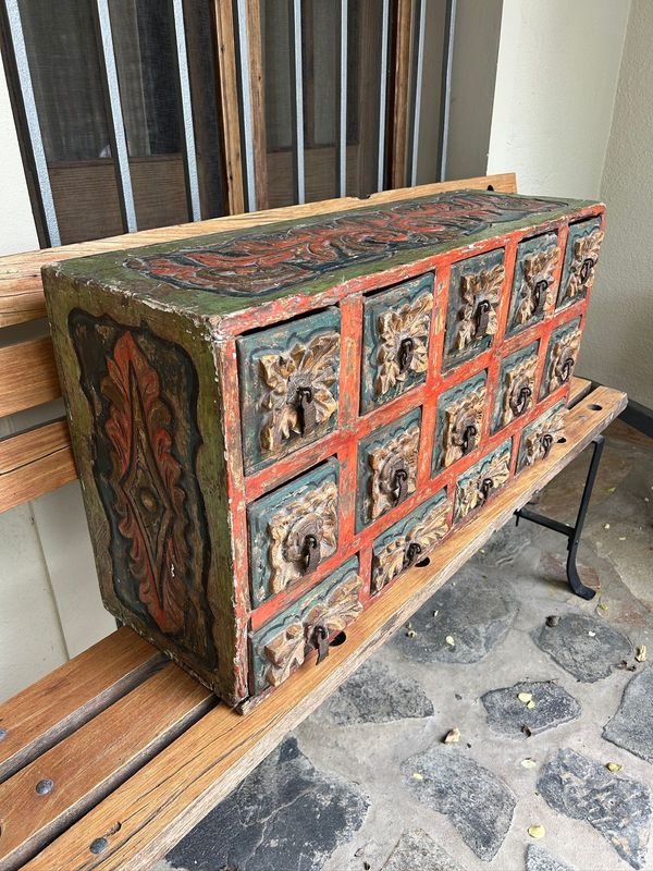 Bargueño Ispanoamericano siglo XIX: Mueble de madera tallada policromada con series mitológicas - imagen 5