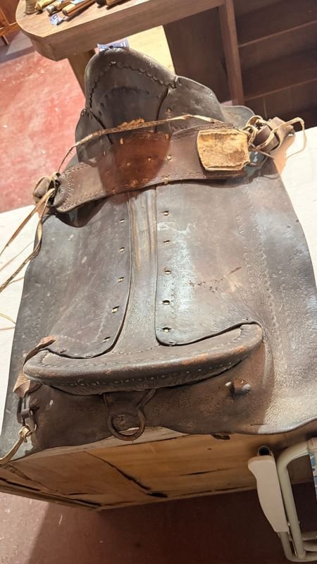Silla de montar con estribares - imagen 4